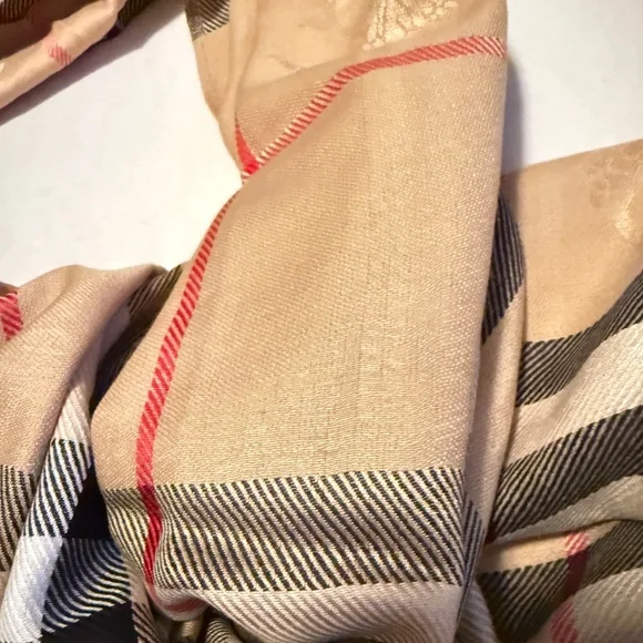 Burberry Women's Classic Nova Check Cashmere Scarf NWT - Picture 3 of 5